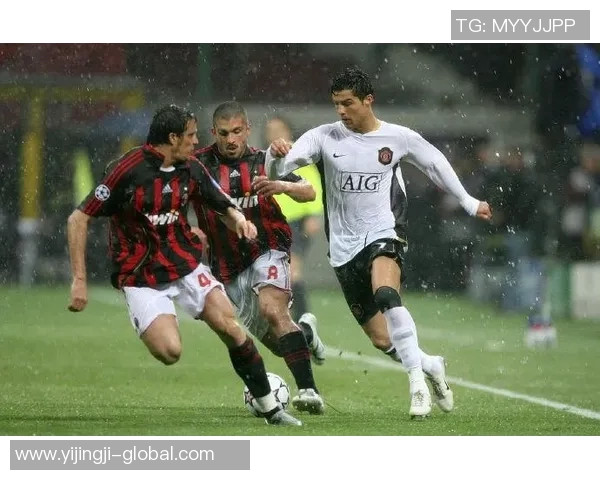 友谊赛精彩对决曼联与AC米兰战成平局战术分析引发热议 友谊赛精彩对决曼联与AC米兰战成平局战术分析引发热议